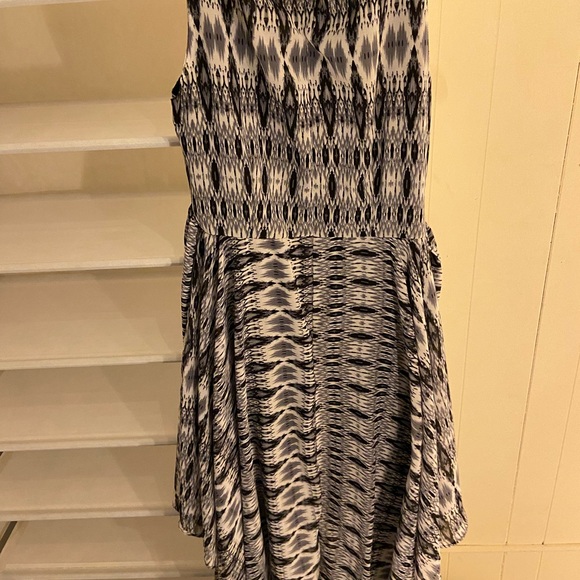 Diva Collection Size Medium Pattern dress - Picture 4 of 9